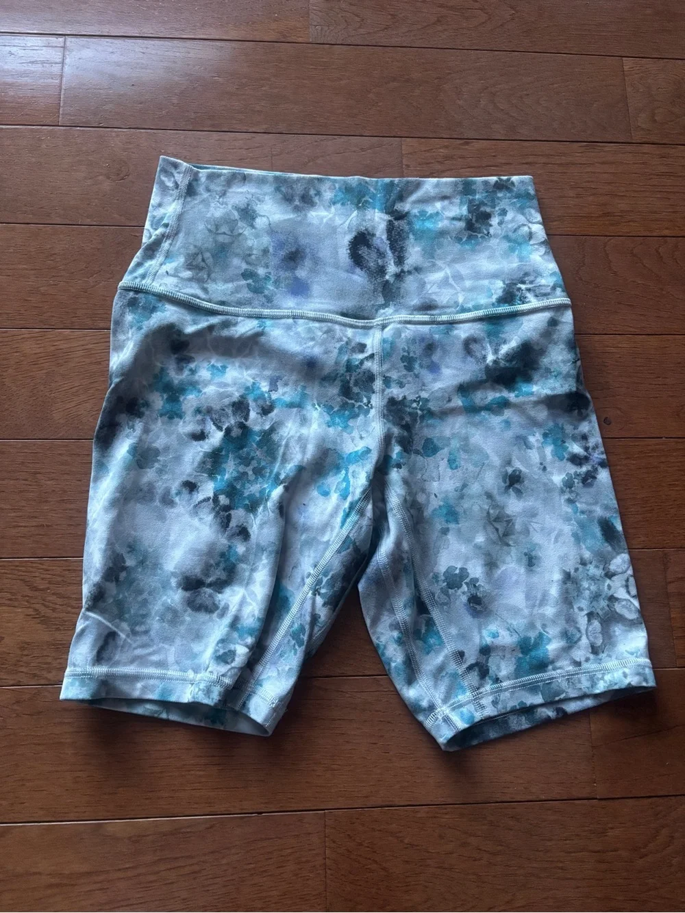 Lululemon Teal and Gray Floral Align Shorts